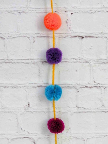 Ghirlanda Pom Pom Multicolore - Nappa Decorativa da Appendere a Parete, Decorazione Festa e Casa - Foto 8 di 11