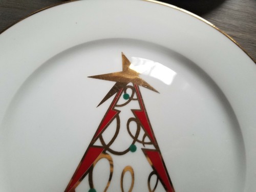 Four PIER 1 Christmas Tree Gold Trimmed 7.5" Salad Dessert Plates 2 Red 2 Green - Picture 6 of 8