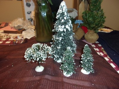 Lemax snowy Pines Set 4