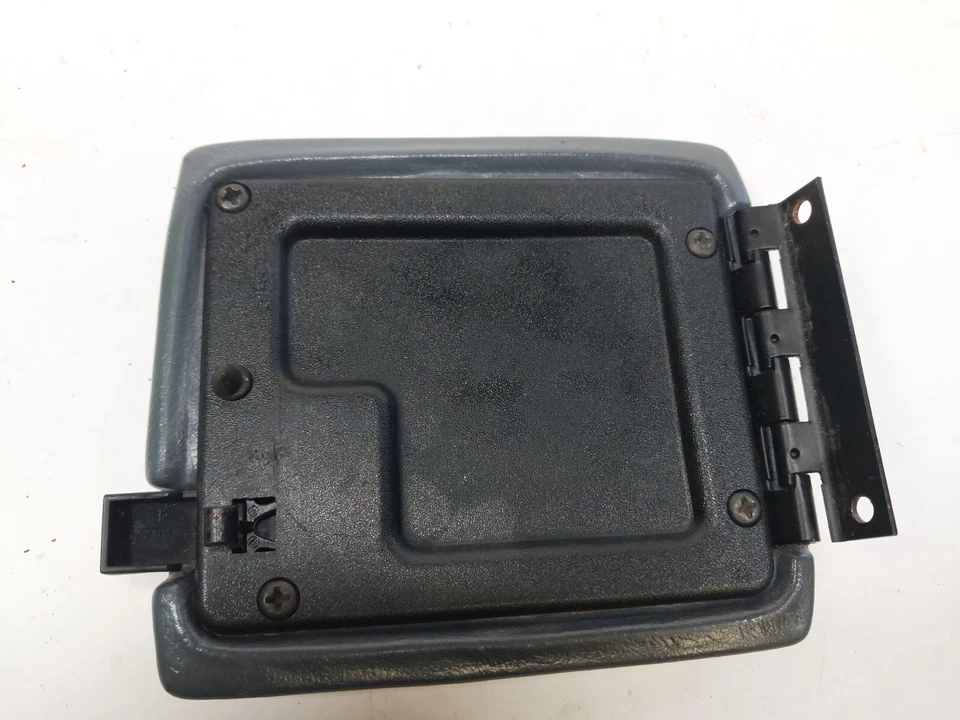 Oldsmobile Cutlass Calais 1985-1991 consola central tapa reposabrazos gris Foto 3 de 4