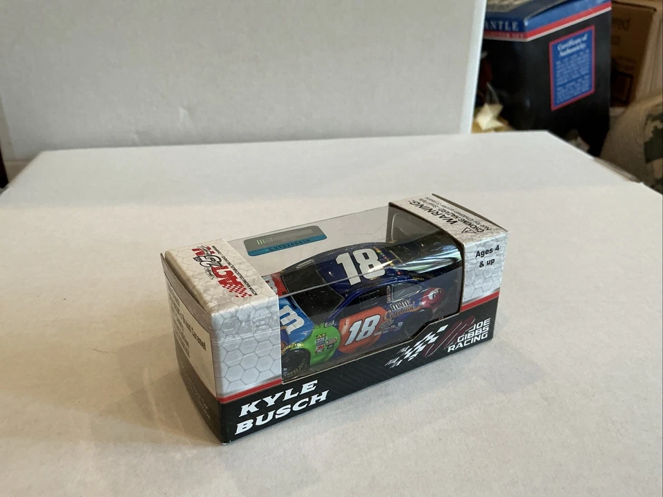 Kyle Busch M&M Caramel Pocono 2017 victoria 1/64. Foto 3 de 3