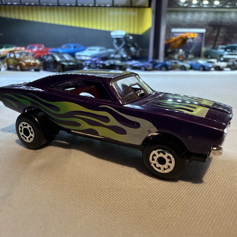 CARGADOR MATCHBOX NARANJA CÁSCARA DODGE CARAMELO PÚRPURA VERDE-BLANCO LLAMAS SUELTAS Foto 2 de 4