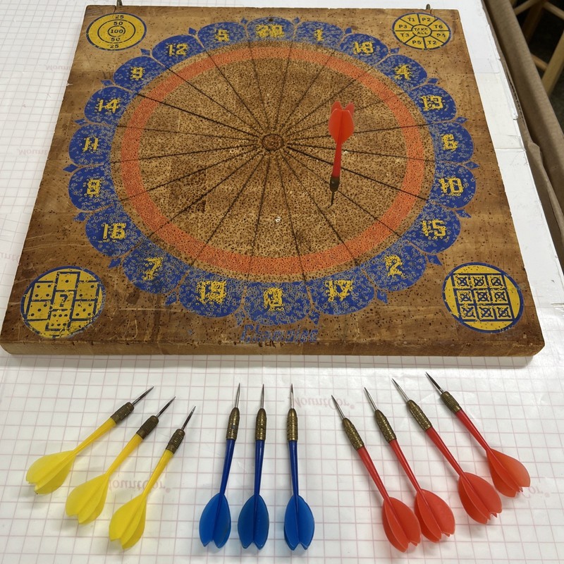 Well Loved Champion Wooden Dartboard Used For Baseball  With 11 Plastic Darts