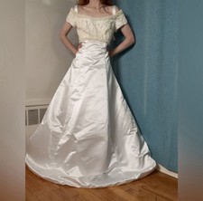 Vintage 1990s Elegant White Satin wedding Gown - Size 10