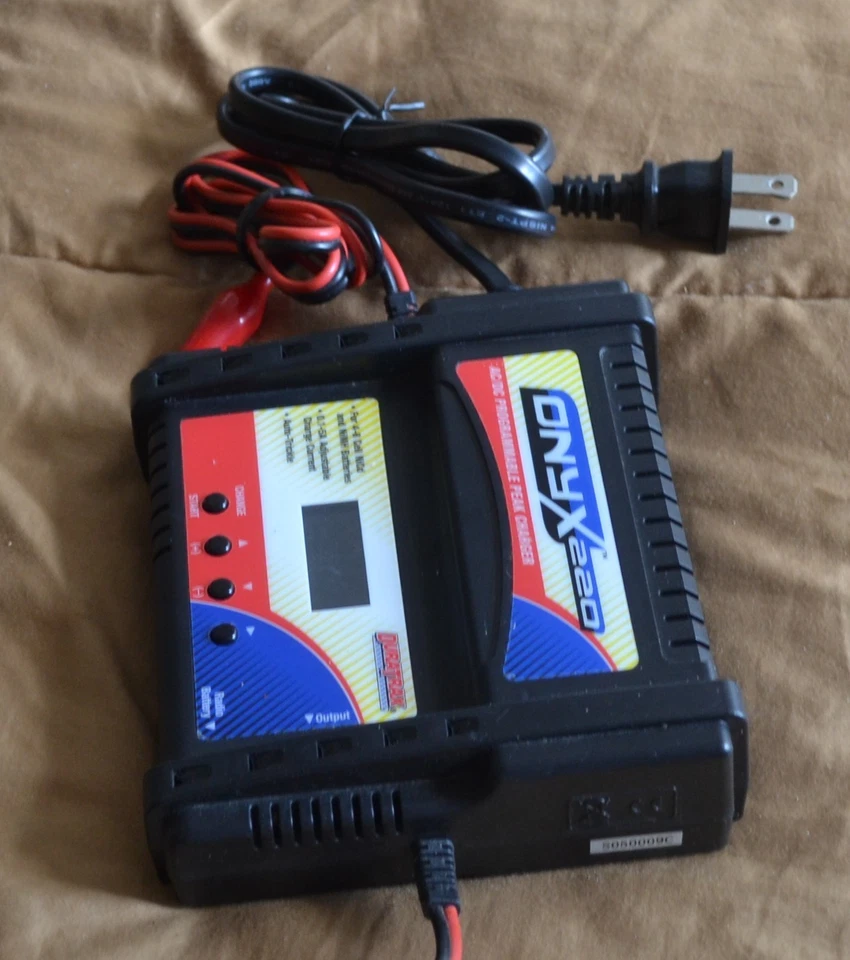 Duratrax Onyx 220 Battery Charger for all NiMH and NiCd 1:32 to 1:8 Scales - Image 4 of 4
