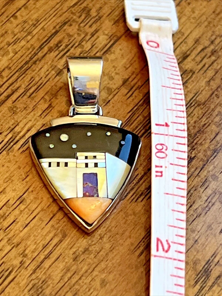 Pendiente colgante con forma de punta de flecha de múltiples piedras preciosas con concha de ostra espinosa naranja Foto 4 de 4