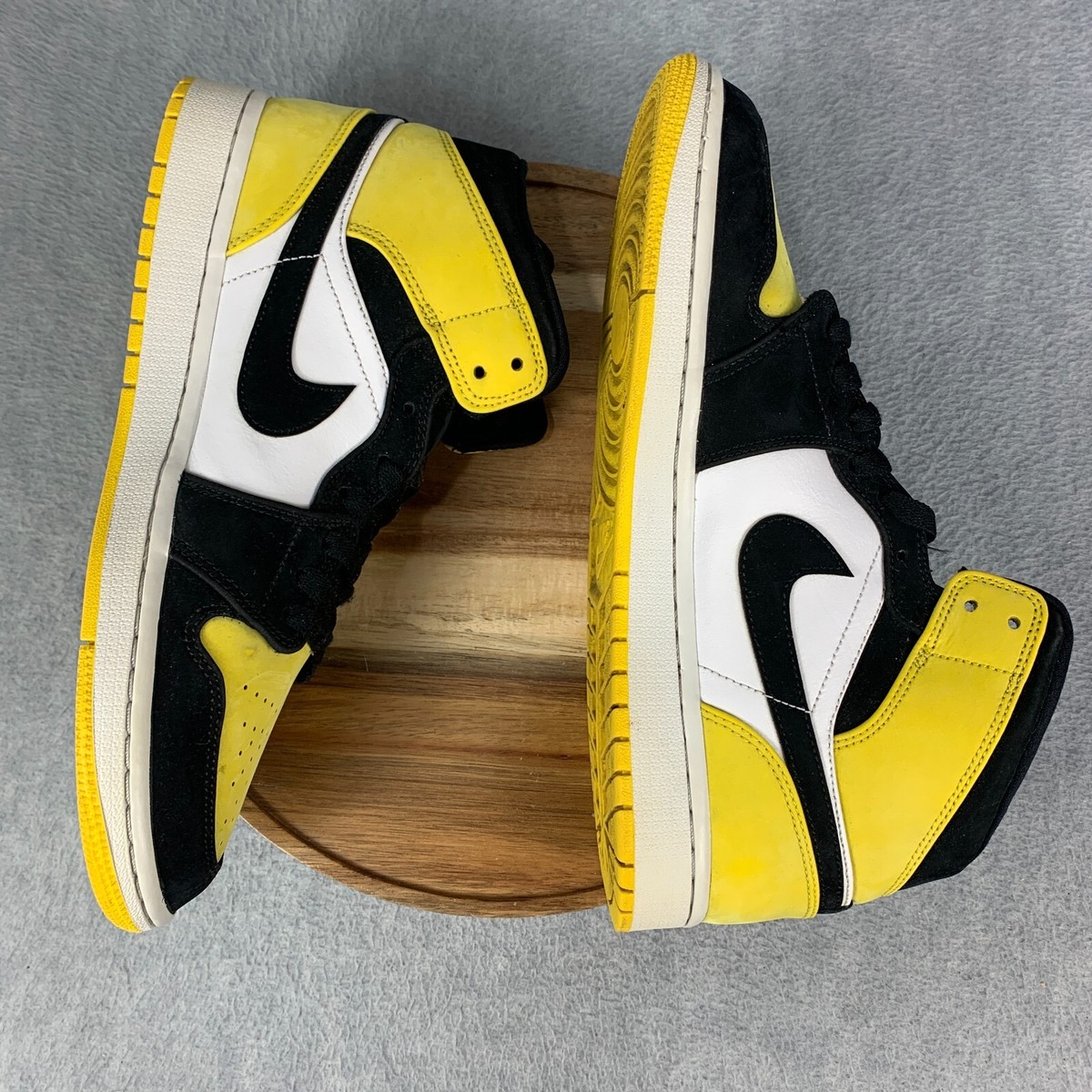 シューズ(男性用) NIKE AIR JORDAN 1 MID YELLOW TOE BLACK Air Jordan 1 Mid “Taxi” Black Toe Yellow Pollen - Men's Size