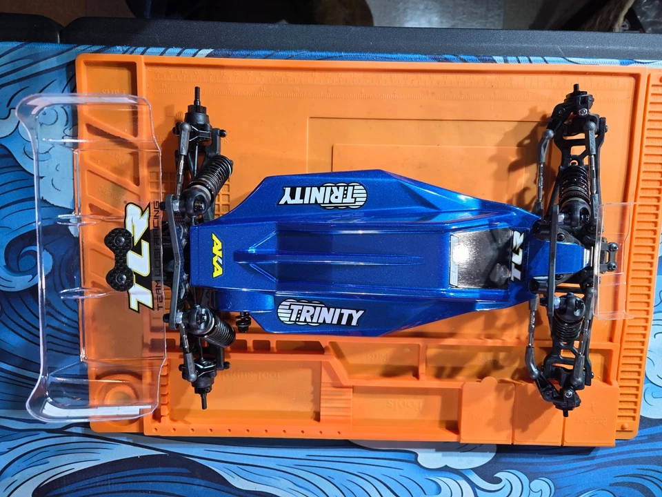 Brand New TLR Team Losi 22 DC 5.0 Elite assembled kit with painted body -chassis - Image 4 of 4