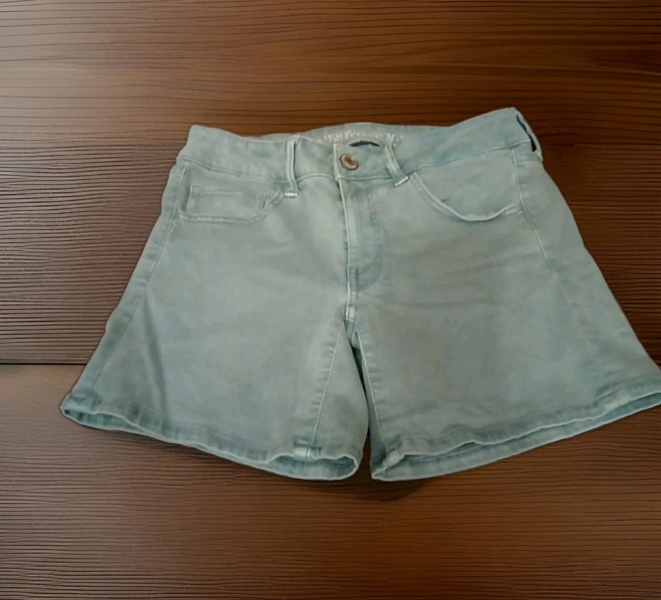 American Eagle Shorts Sz 6 Super Stretch Midi Stretch Denim Pockets Foam Green - Image 2 of 4