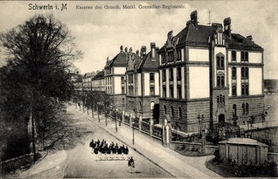 Ak Schwerin in Mecklenburg, Kaserne des Großh. Meckl. Grenadier... - 11150349