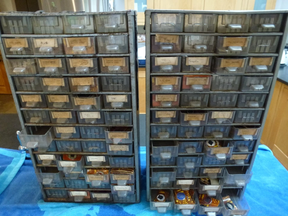 AUSTIN MAXI Original Años 60 Calidad Perilla de Engranaje Palanca Insignia Llavero Esmalte Nuevo de Lote Antiguo - Imagen 3 de 3