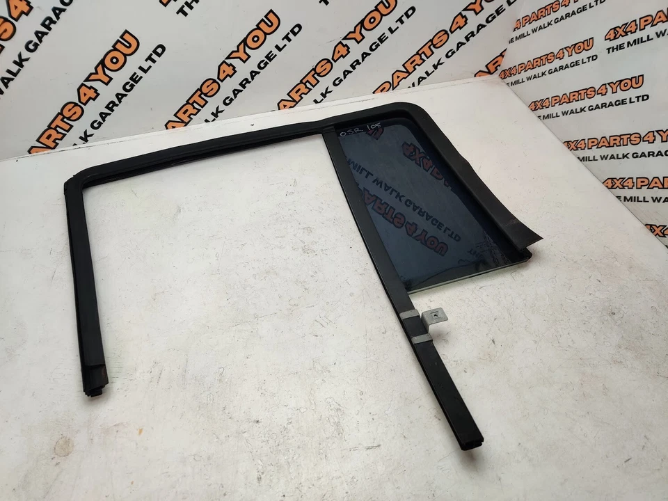 2006 JEEP COMMANDER 3.0 DIESEL RIGHT REAR DOOR QUARTER WINDOW GLASS - Image 4 of 4