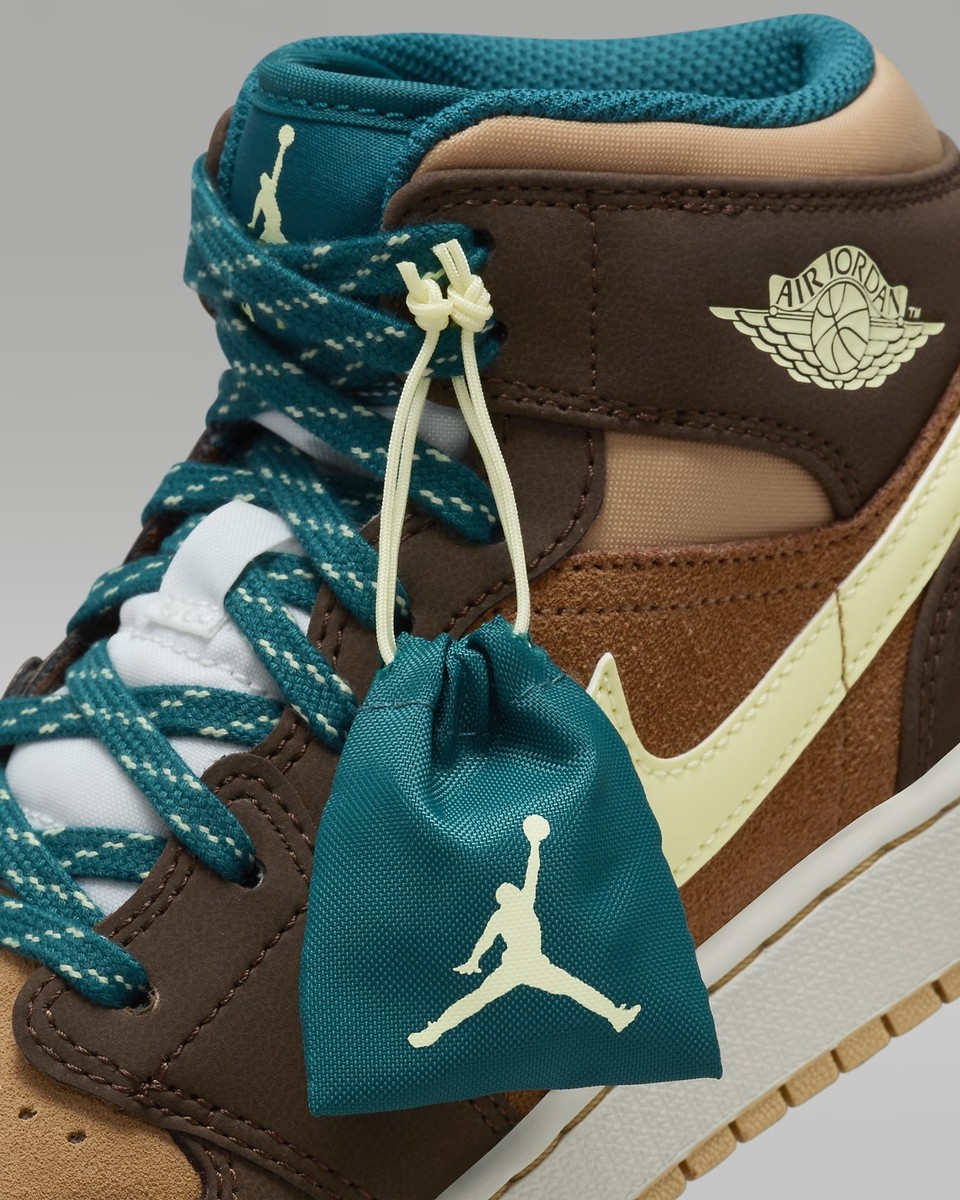 DZ6335-200 Nike GS Air Jordan 1 Mid SE Cacao Wow Ale Brown DZ6335-200 Nike GS Air Jordan 1 Mid SE Cacao Wow Ale Brown