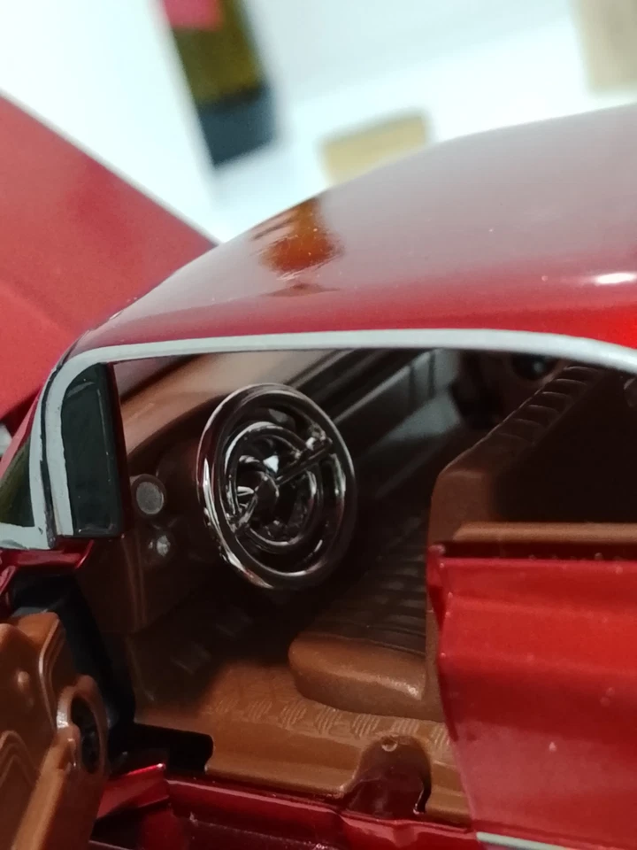 modello riproduzione Cadillac Eldorado rossa in metallo sc 1:32 nuova - Immagine 4 di 4
