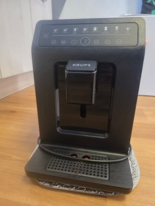 Krups Evidence EA897B Kaffeevollautomat leicht Defekt , funktioniert aber noch