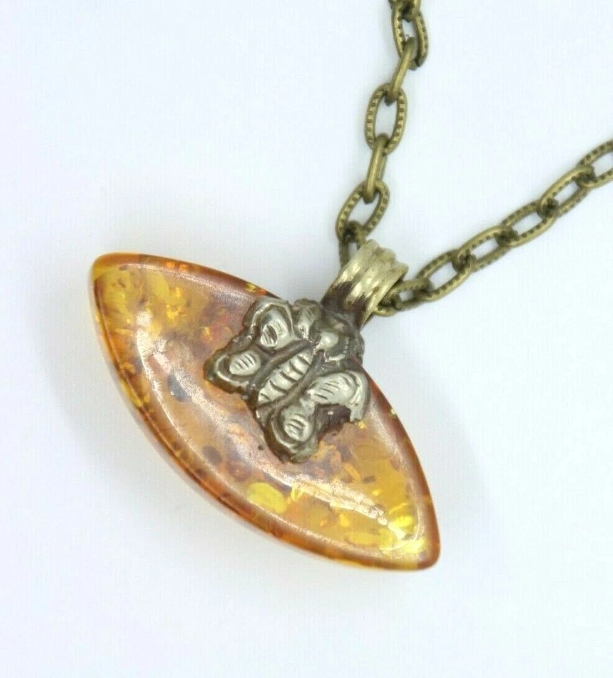 Colar de âmbar tibetano Repousse latão 1 1/2" pingente e corrente de latão antiga 18" - Imagem 3 de 4