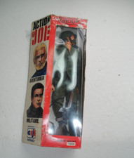 GI JOE VINTAGE MUSCLE BOXED 7566 " SOLDIER " GROUP ACTION JOE BOXED !