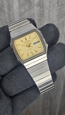 square vintage Seiko 5 automatic 21 jewels 7009-2060 day/date