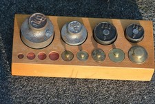 PAKIET starych zabytkowych ciężarek z drewnianym blokiem mosiądz żelazo kolekcja top ciężki