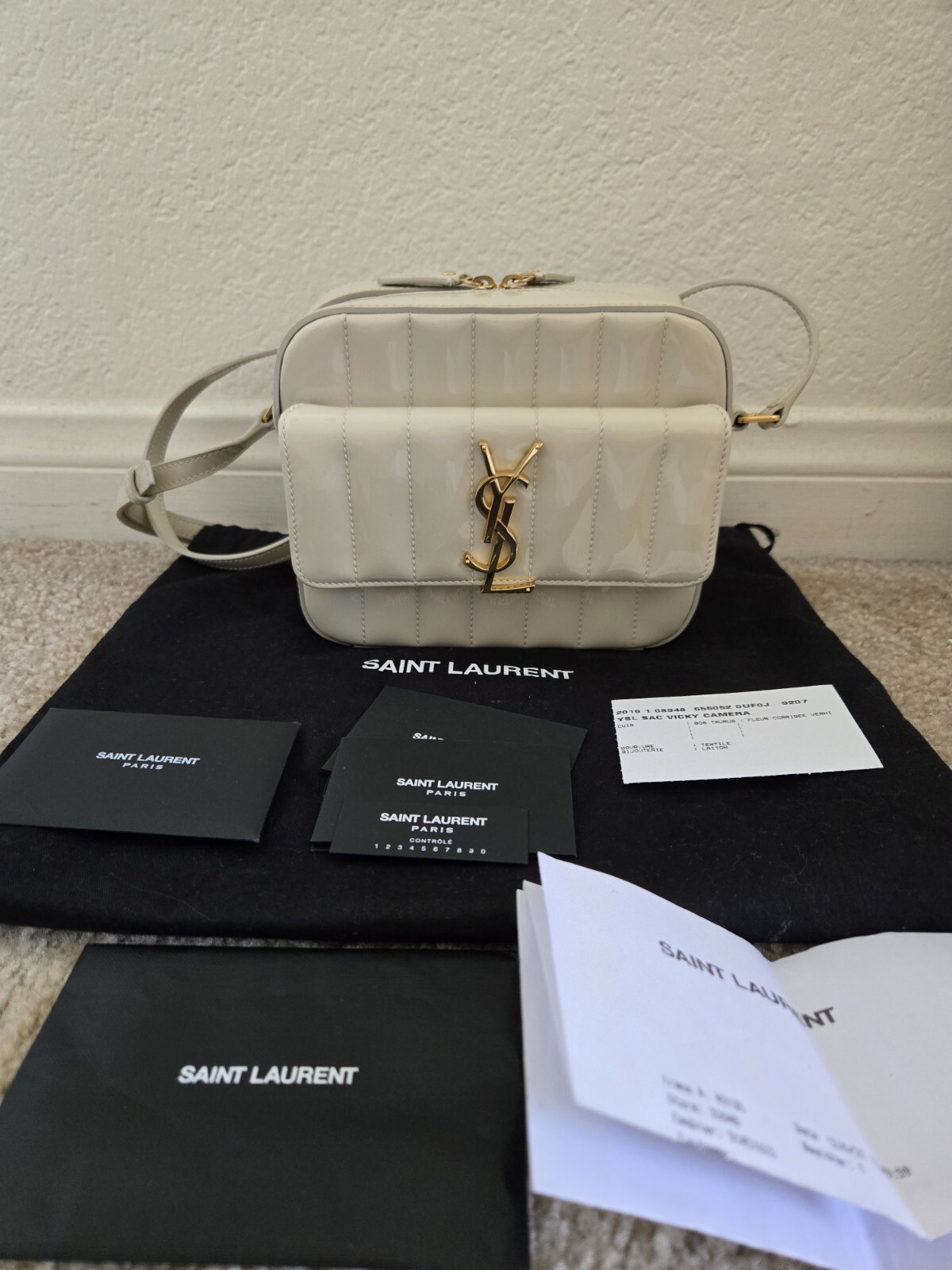 SAINT LAURENT Borsa a tracolla YSL Vicky in pelle verniciata bellissima