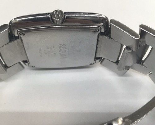 Reloj de cuarzo unisex de acero inoxidable Gucci de diseño 8500 m 34 mm de ancho - Imagen 5 de 10