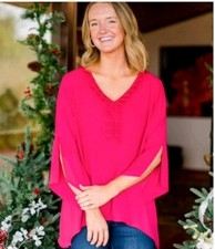 The Pioneer Woman Pink V-Neck Lace Crochet Neck Sharkbite Hem Tunic Top S NWT