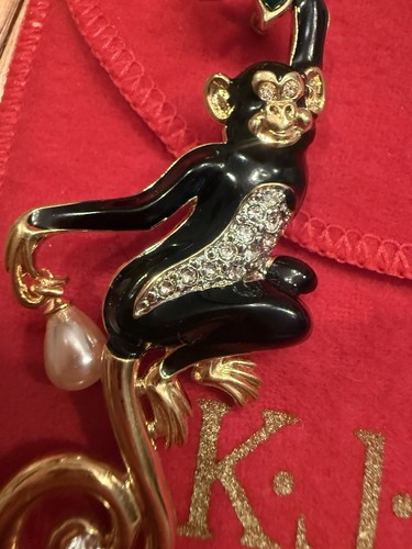 ¡Muy raro! Pin/colgante mono colgante KJL Kenneth J Lane. Tono dorado #3693 - Imagen 2 de 8