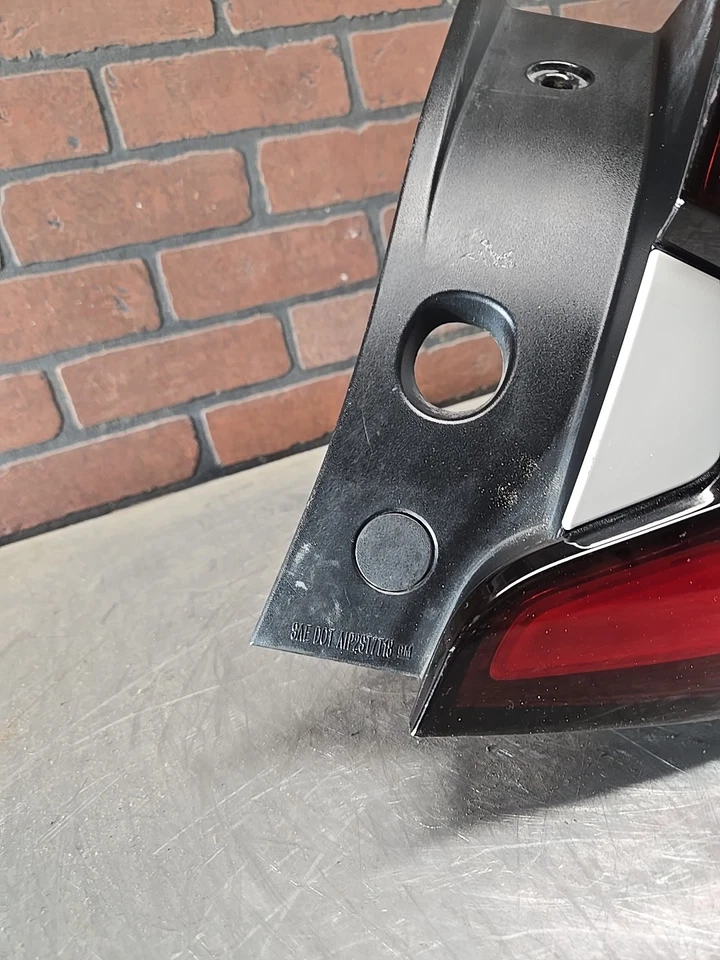 Luz trasera GMC Terrain 2018 2019-2021 lado del pasajero derecho OEM 0020 E Foto 3 de 4