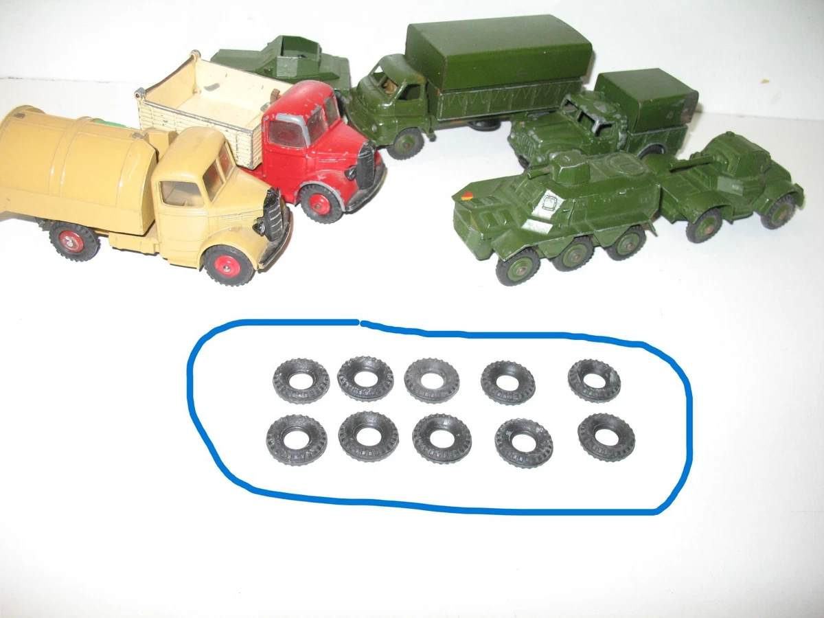 Lot Dinky Toys Militaires – 6 Engins + 4 Rampes + 16 Pneus – Échelle 1:6