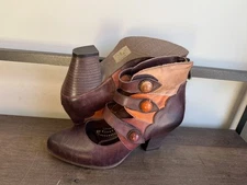 New L’Artiste Spring Step Autumn Victorian Booties Heels Back Zip sz 38/7-7.5