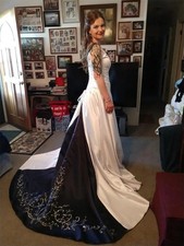 Embroidery Wedding Dress A-Line Vintage Bridal Gown V-Neck Straps Sleeveless