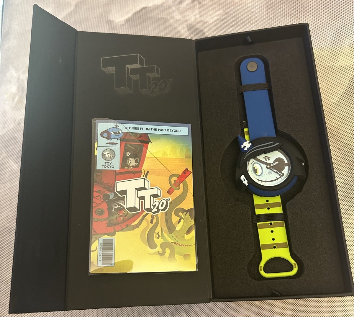 Toy Tokyo Watch •
SCARYGIRL WATCH BY NATHAN‎ JUREVICIUS • New in Box!! Meet the Creator: Australian contemporary artist, Nathan  main image 4