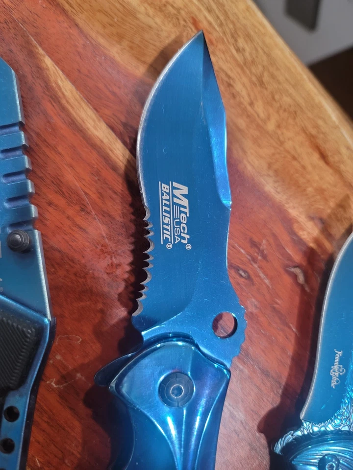 Lote de tres navajas de bolsillo azul cobalto - dos asistentes de resorte y una manual - LEER Foto 3 de 4