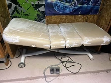 Earthlite Hydraulic Massage Table 4 Section