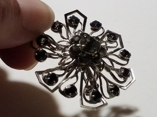 Stunning Vintage Brooch Ornate Pin Silver Color Metal Filigree Black Rhinestone - Picture 11 of 12