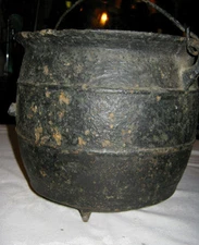 ANTIQUE PRIMITIVE COUNTRY HOME CAST IRON CAULDRON FIRE HEARTH POT STOVE KETTLE
