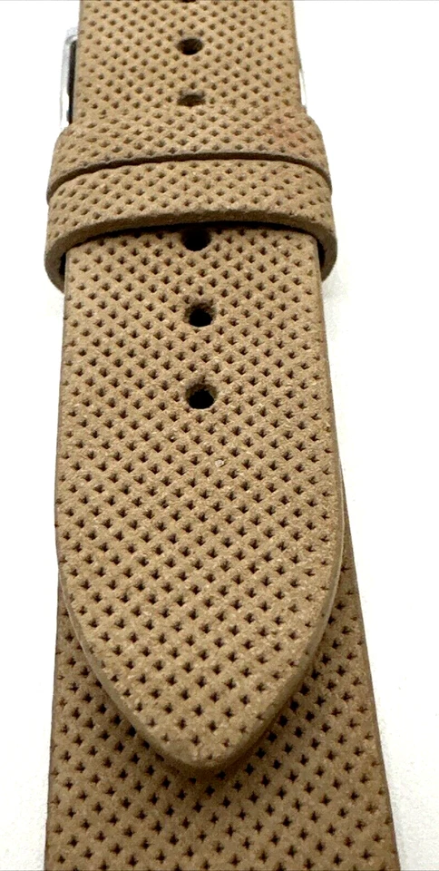 Morbidissimo cinturino nocciola in camoscio traforato traspirante handmade - Immagine 3 di 4