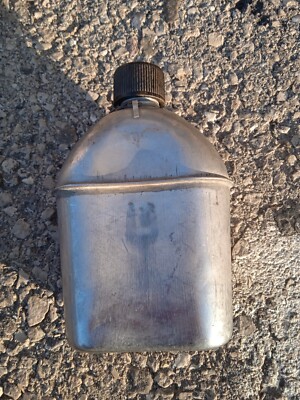 WW2 U.S. VOLLRATH 1943 Canteen w Tin Cup Stamped U.S. s.m CO. 1944