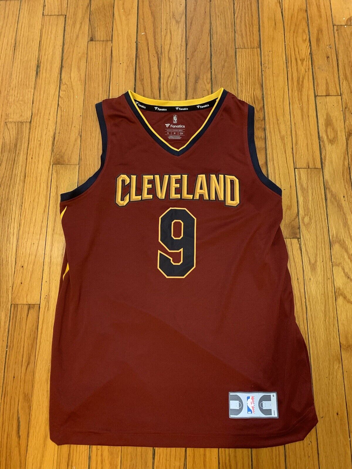 Look: Wade rocks No. 9 Cavaliers jersey for 1st time