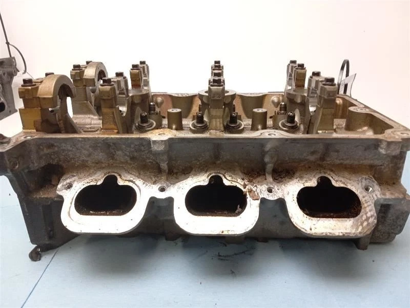 Ford Escape 2009-2012 culata derecha Foto 3 de 4