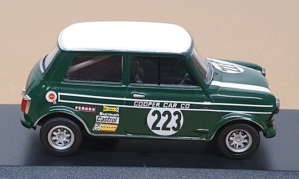Vitesse 1/43 Scale LO61 - Austin Mini Cooper #223 British Saloon C. Champ 1968 - Image 3 of 4