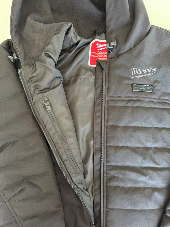 Milwaukee M12 AXIS Heated Jacket Black Men’s L – M12AHJBLK0 – Incl USB-C Charger - Image 3 of 4