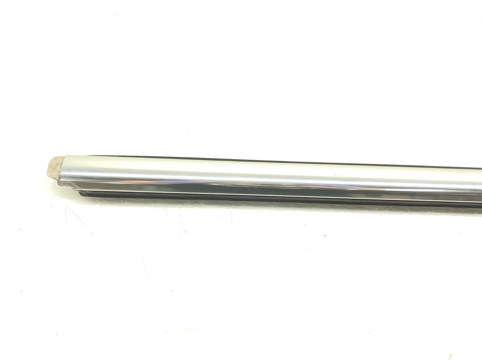 2014-2020 MASERATI QUATTROPORTE RIGHT PASS FRONT DOOR WINDOW BELT MOLDING TRIM