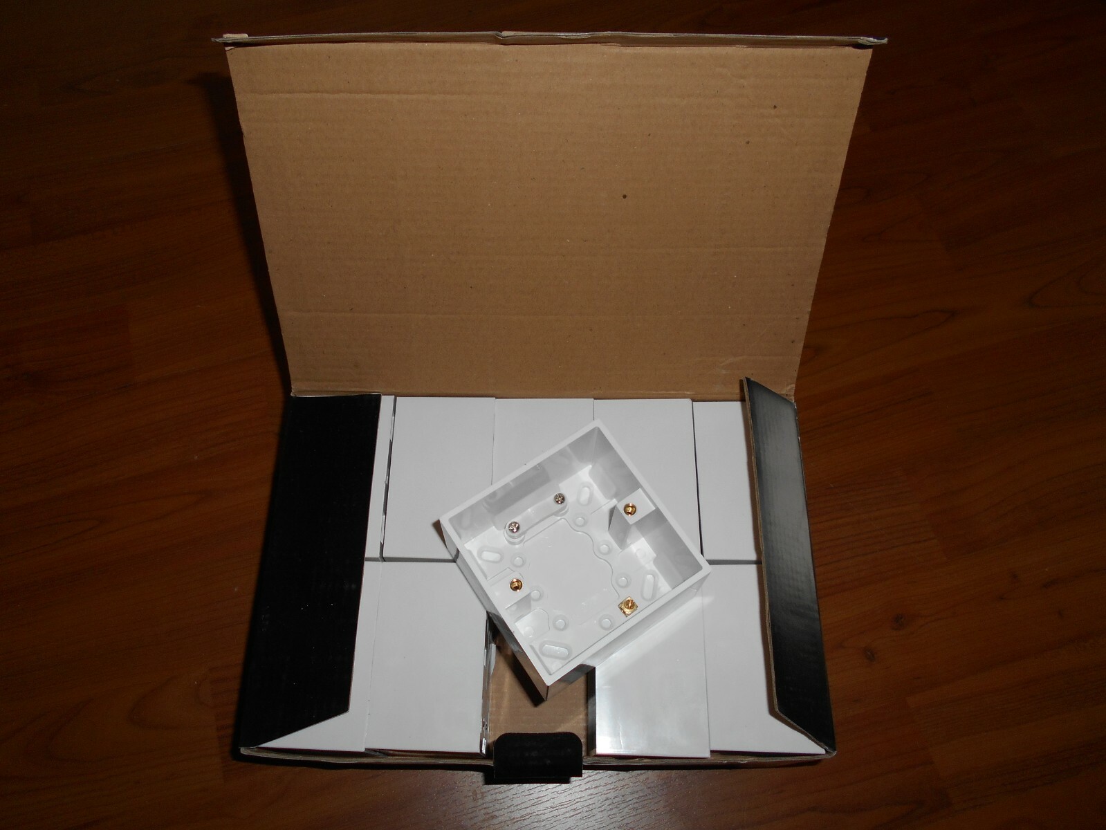10x Knightsbridge ST1610 - 47mm Single Pattress Box with Earth Terminal