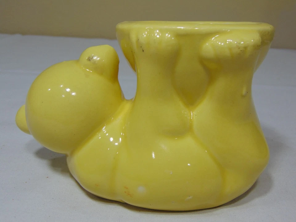 VINTAGE POTTERY PLANTER YELLOW CIRCUS BEAR HOLDING BALL RARE PLANT  - Image 4 of 4
