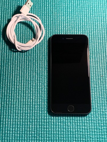 Apple iPhone SE 2nd Generation 64GB Black (Unlocked) A2275 (CDMA + GSM)