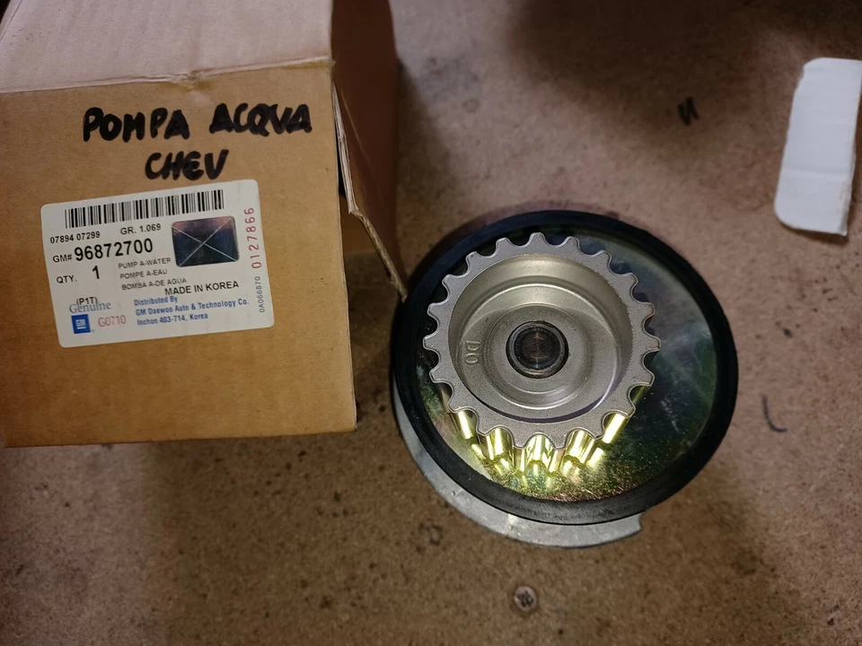 POMPA ACQUA ORIGINALE GM per DAEWOO LANOS NEXIA ESPERO 1500 1600 16V - Imagen 2 de 2
