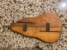 Vtg Wooden Weaving Rug Shuttle Needle Hooking Tool Guitar Shape Handle 7.5x4.25"