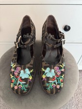 vintage Floral Fendi embroidered Mary Jane kitten heels in very good condition