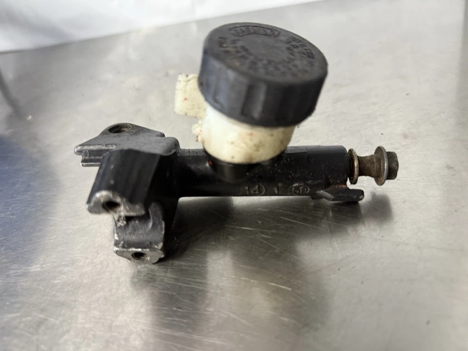 Suzuki GSXR 1000 2007 2008 embrague cilindro maestro soporte de montaje delantero izquierdo Foto 2 de 4